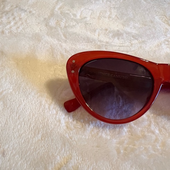 Vince Camuto Sunglasses - Picture 5 of 5